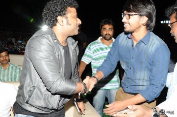 Kumari 21 F Movie Platinum Disc Function